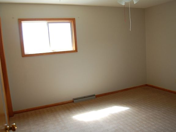 4th image of 606 E 15th St