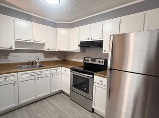 99 Cluff Crossing Rd APT D11, Salem, NH 03079