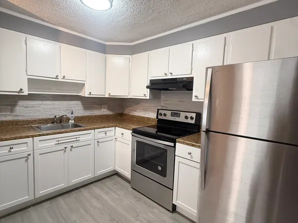 99 Cluff Crossing Rd, Salem, NH