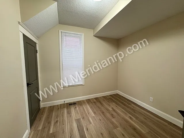739 W 4th St — Photo 8