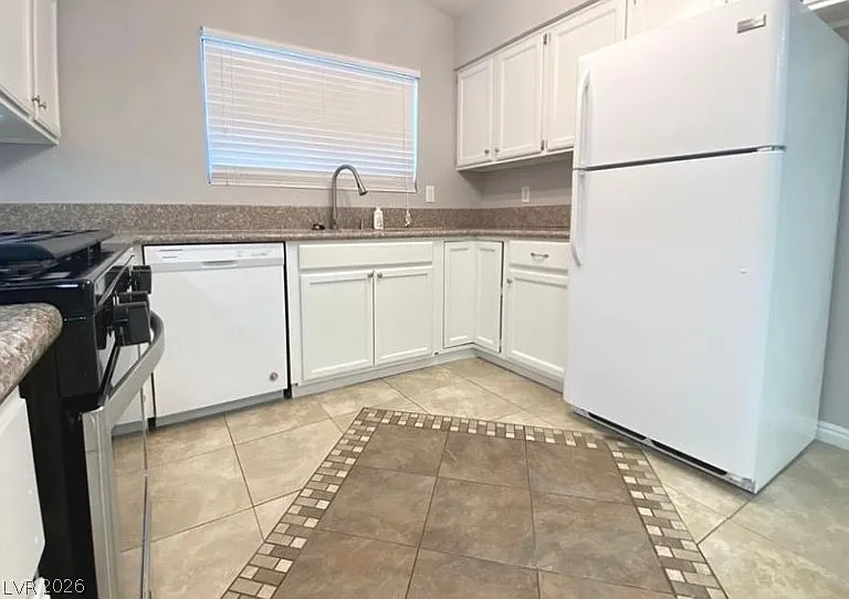 718 Skipjack Dr — Photo 2