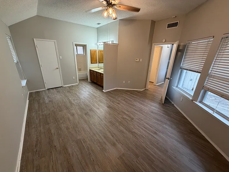 1519 Windmill Ln — Photo 1