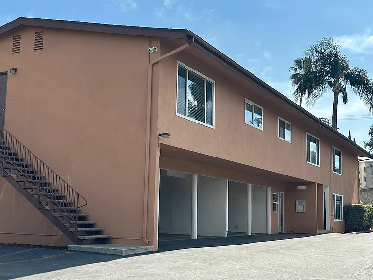 University Palms — Photo 20
