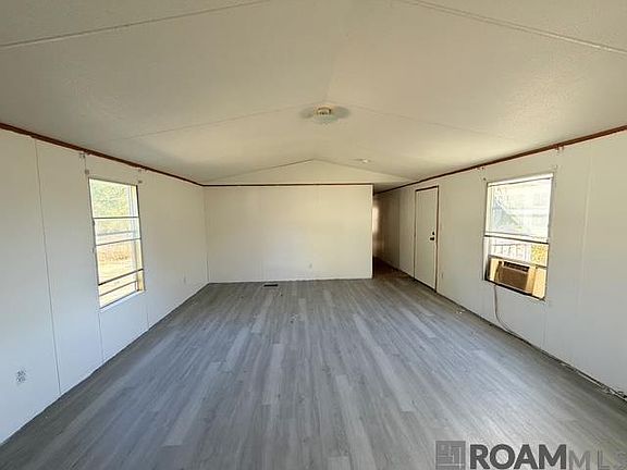 4th image of 901 S George Ave