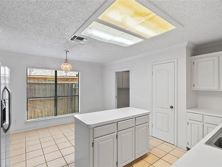 6234 Jessica Dr — Photo 9
