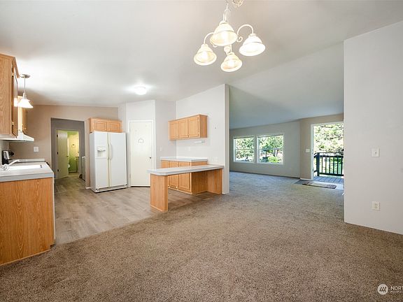4th image of 201 W Oakview Avenue #1