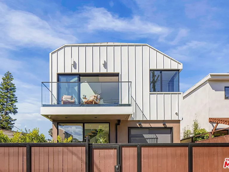822 Superba Ave — Photo 46