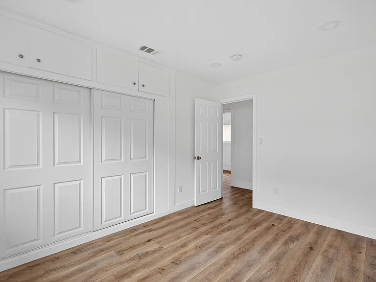 6856 1/2 Ira Ave — Photo 11