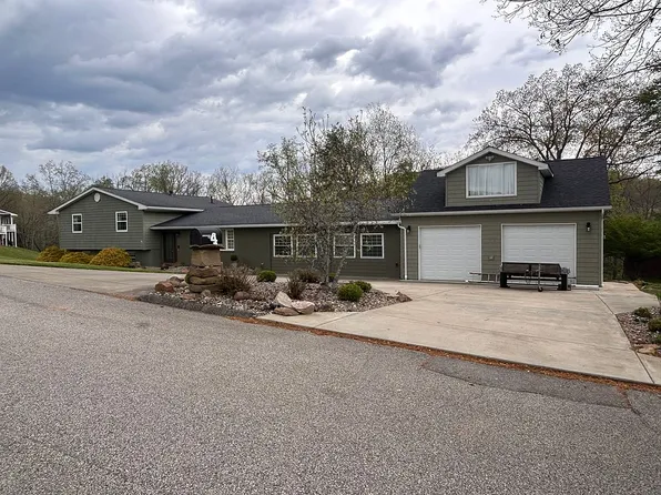 4 Vail Dr, Ripley, WV 25271
