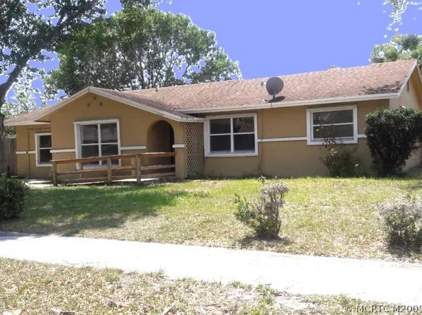 1125 Hemlock Cir, Fort Pierce, FL 34947