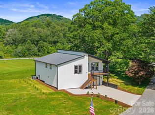45 Klimovych Rd, Hendersonville, NC 28792