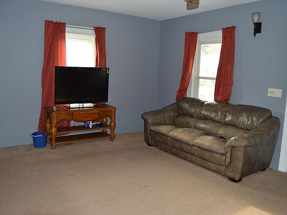 3rd image of 113 Bolton Ave