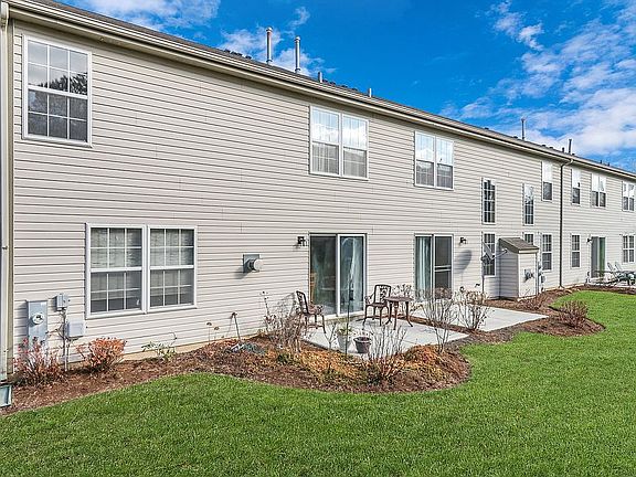 3rd image of 951 Sumac Ct #4