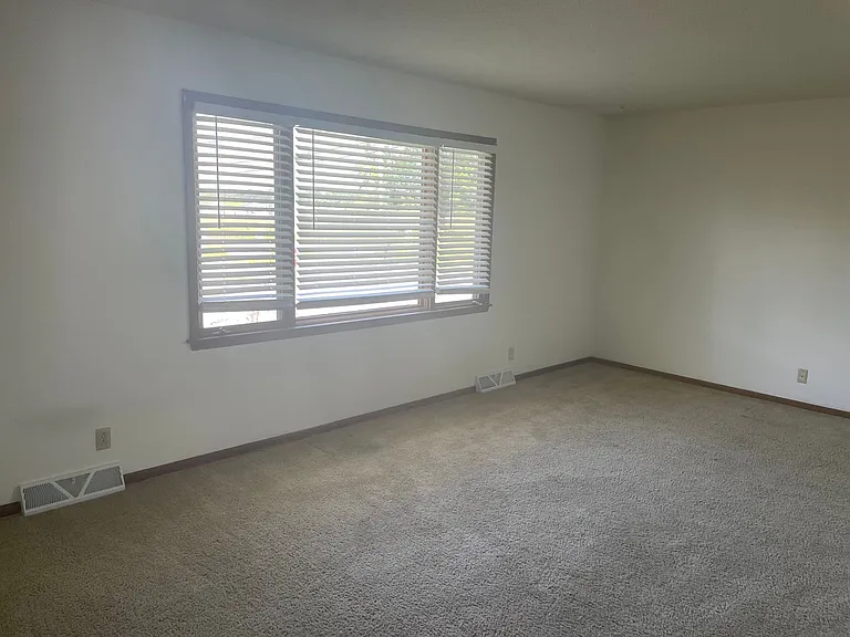 2940 Leeway Dr — Photo 9