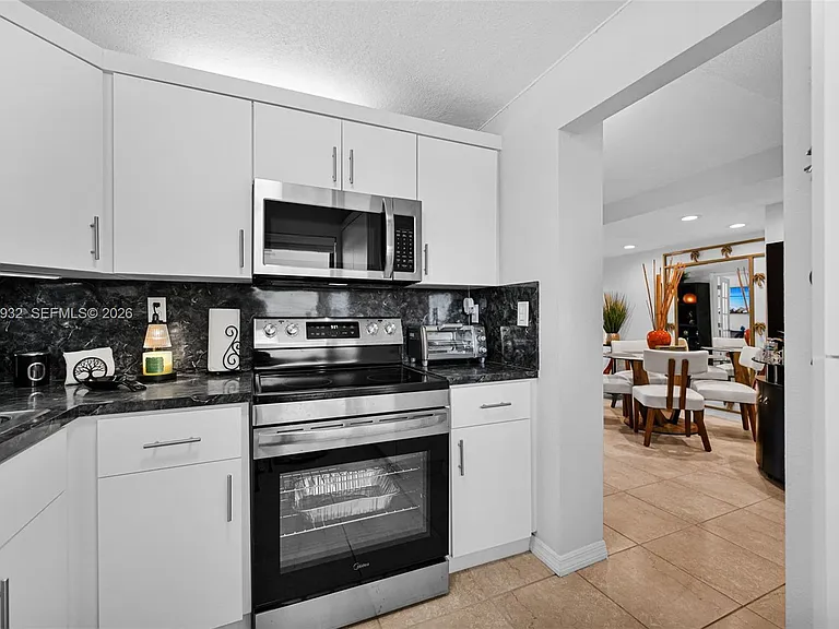 1334 Collins Ave #403 — Photo 13