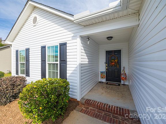 2nd image of 819 Prestwick Dr
