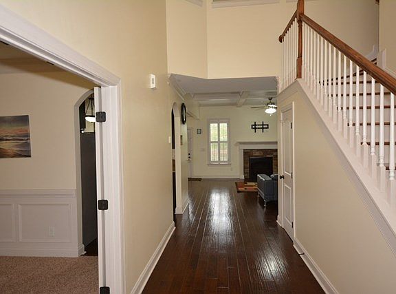 4th image of 413 Fernhurst Ln