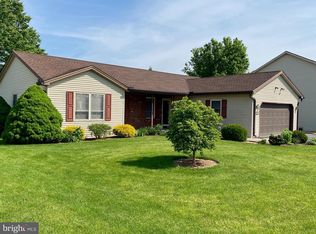 2833 Sparrow Dr, York, PA 17408