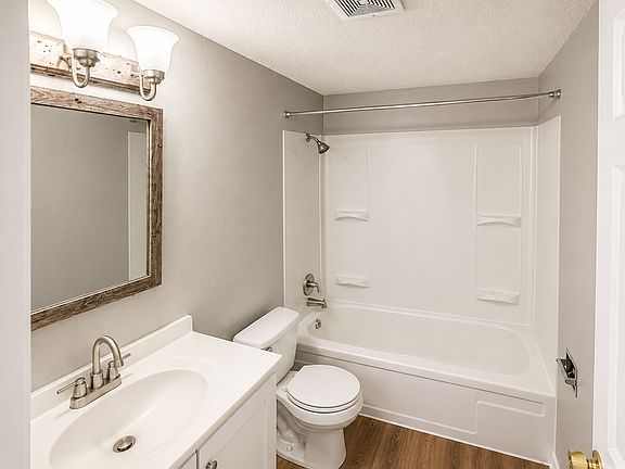 4th image of 2110 26th St Unit 9
