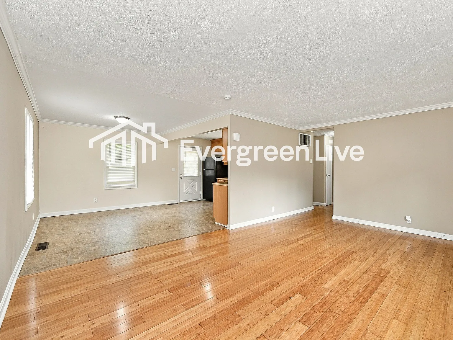 3 bed, 1.0 bath, 1025 sqft, $1,445 — Photo 3