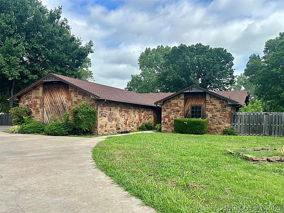 2nd image of 1004 Oak Dr