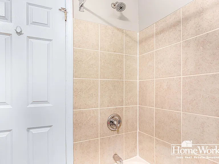1009 E Jefferson Blvd — Photo 15
