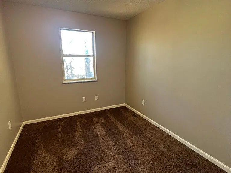 154 W Peach St — Photo 6