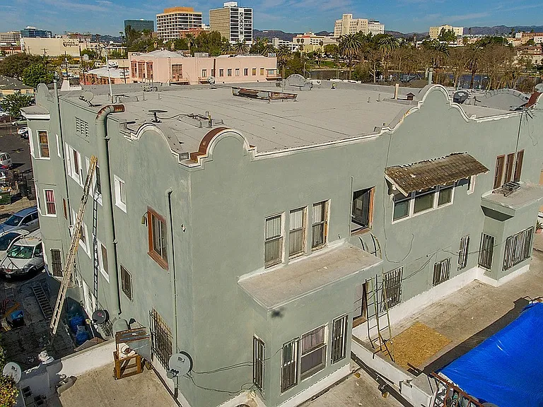 MacArthur Park Apartments — Photo 25