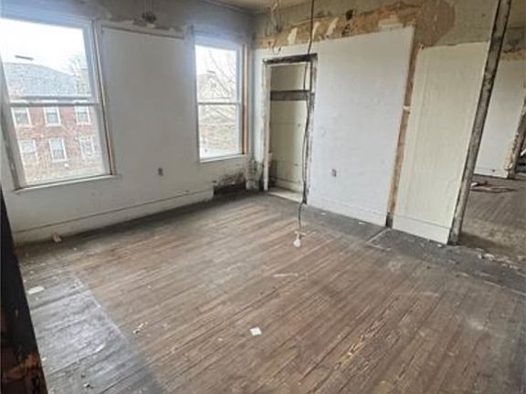3rd image of 609-611 Grandview Ave