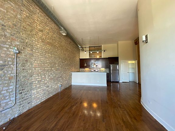 2nd image of 529 N Milwaukee Ave #2N