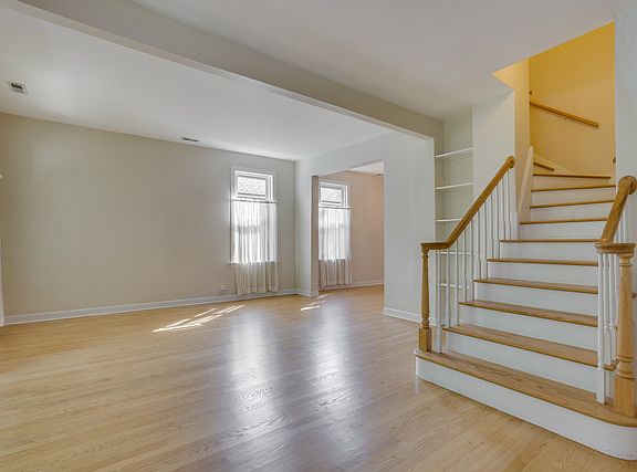 4th image of 5347 N Bowmanville Ave