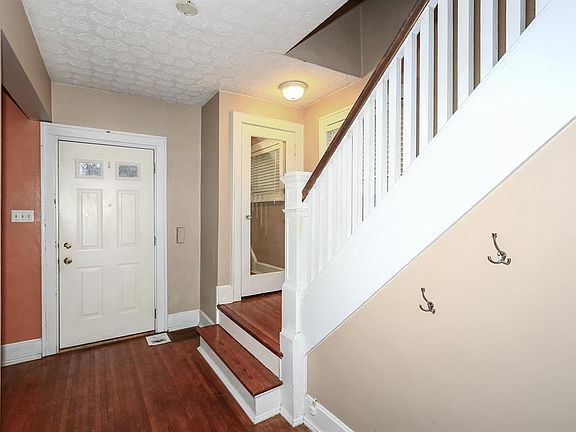 3rd image of 3126 Daytona Ave