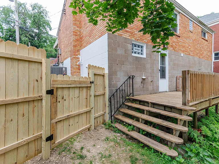 811 Eathan Ave — Photo 35