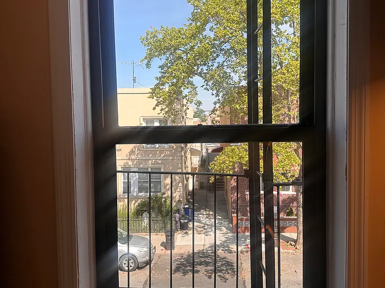 201 Bay 20 St — Photo 11