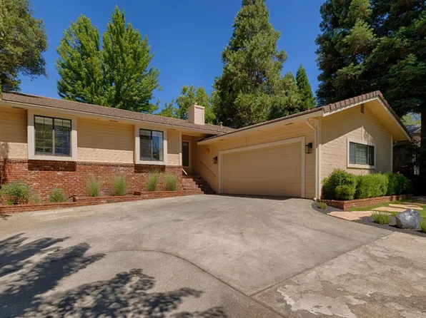 13391 Torrey Pines Dr, Auburn, CA 95602