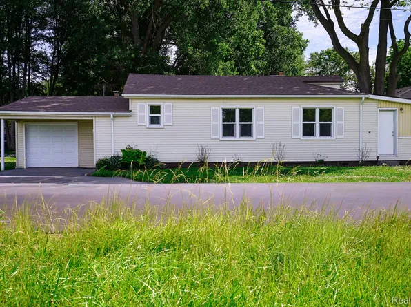 36807 Jefferson Ave, Harrison Township, MI 48045