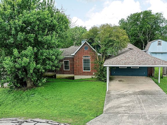 2nd image of 105 SKY COUNTRY DR