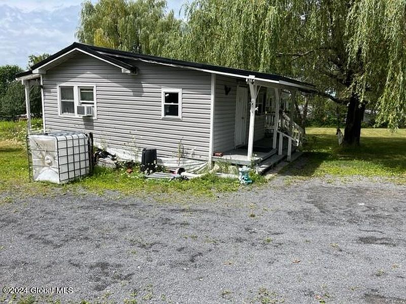 3rd image of 345 Crommie Road
