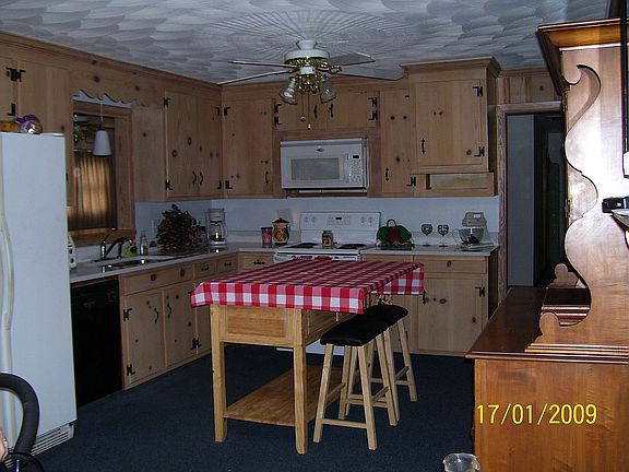 4th image of 1 Bayberry Dr