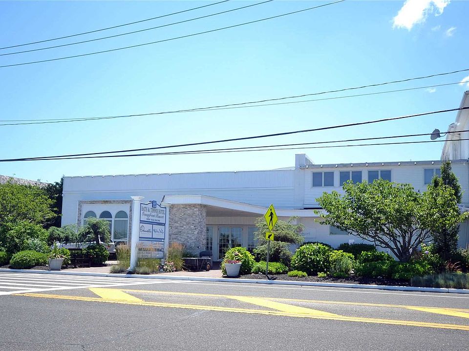 2nd image of 231 Dune Rd Unit 2