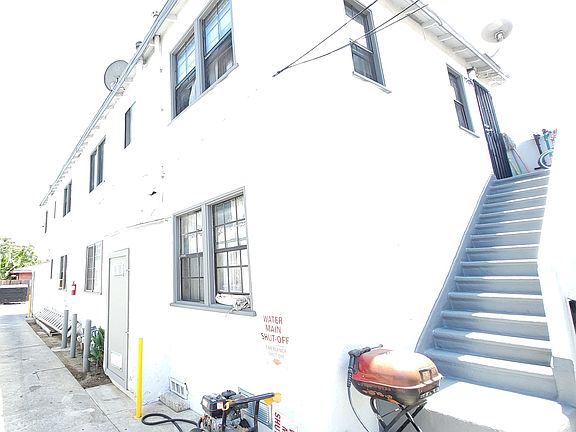 3rd image of 6536-6542 Ajax Ave #6540-1/2