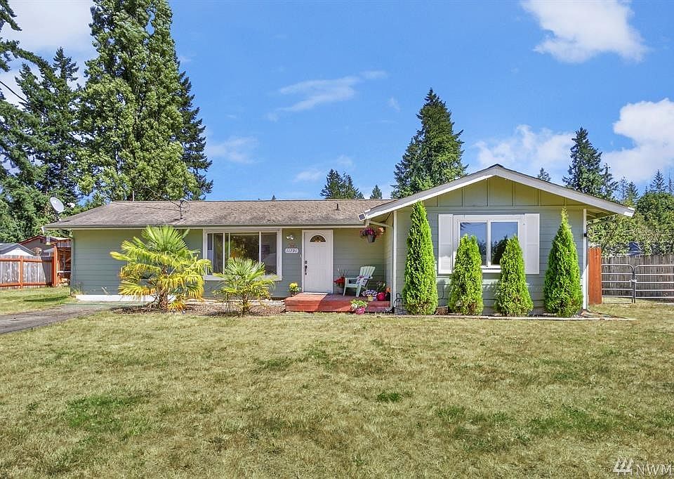 WOW!! Warm and welcoming one-level home in Park View Estates, on open and sunny lot!