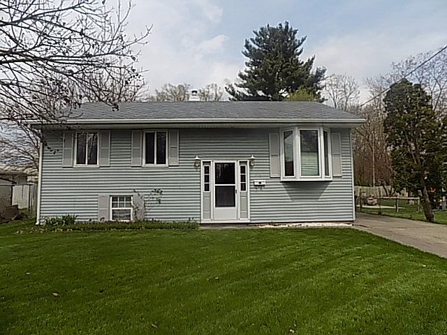1st image of 916 Lilac St