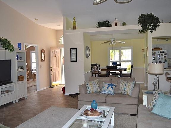 3rd image of 8246 Parkside Dr