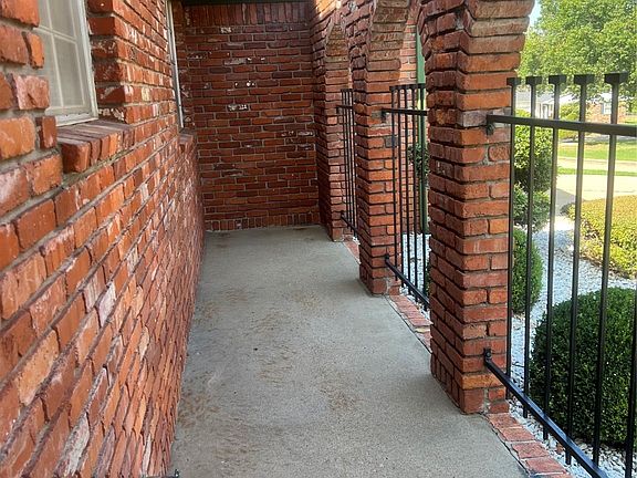 3rd image of 816 Branson Park Dr