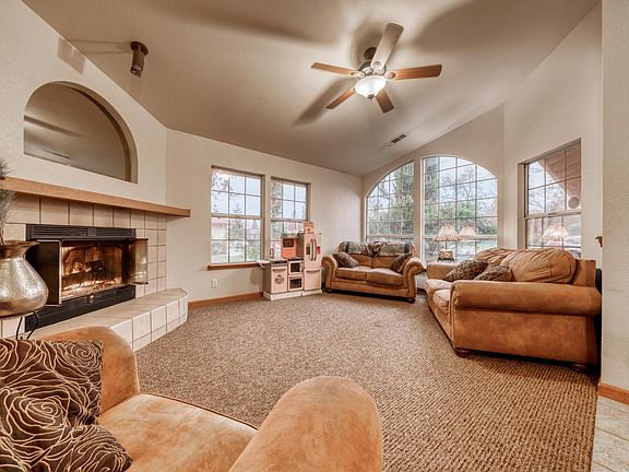 4th image of 2989 Howard Dr