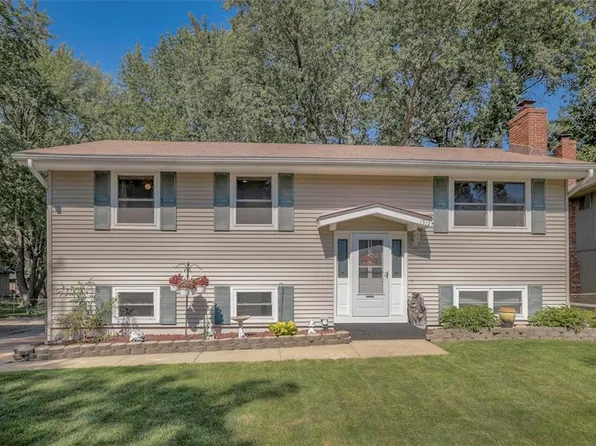 1912 E Osage Cir, Olathe, KS 66062