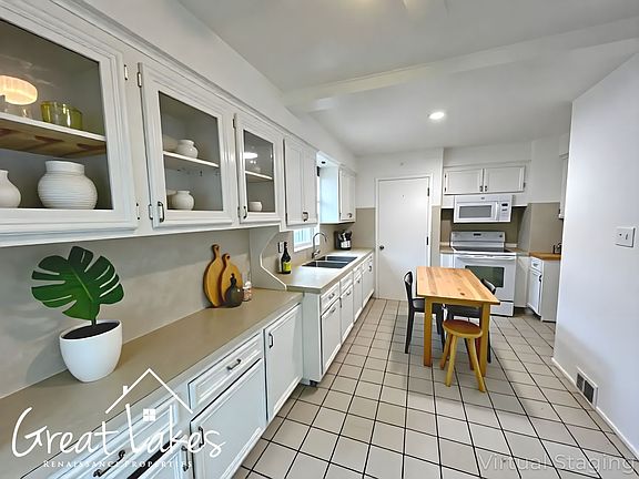3rd image of 18976 Woodland St