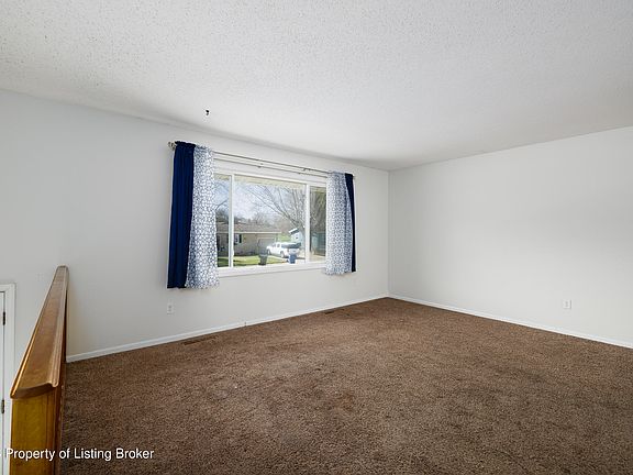 3rd image of 622 7th Ave E
