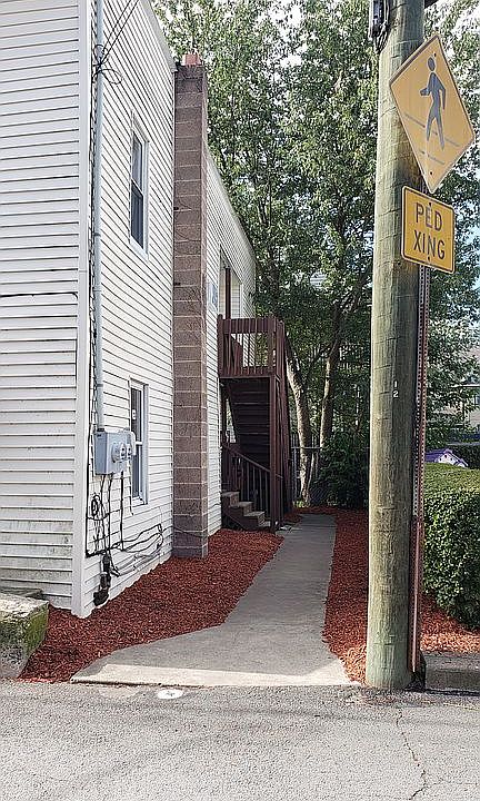 1st image of 111 Oak Ct #1